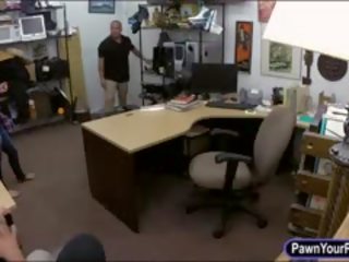 Cubano hottie pawns suo twat e sbattuto in il indietro ufficio