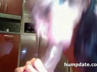 Splendid pusaudze braucieni a huuuuge squirting dildo vid